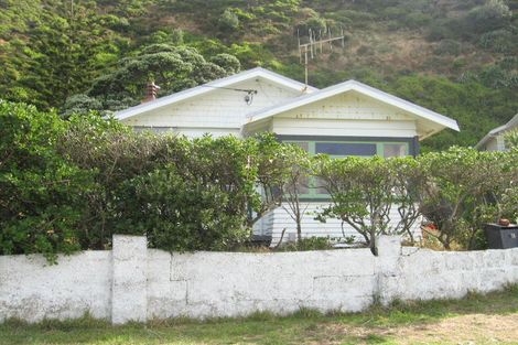 Photo of property in 158 Breaker Bay Road, Breaker Bay, Wellington, 6022