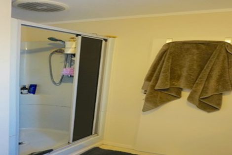 Photo of property in 2/14 Sandgate Avenue, Botany Downs, Auckland, 2010