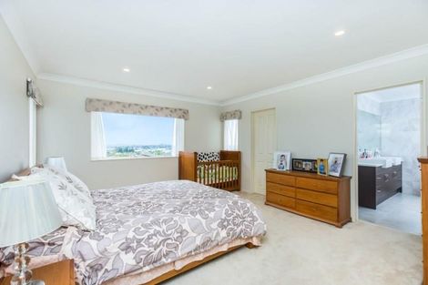Photo of property in 10 Bejoy Rise, East Tamaki Heights, Auckland, 2016