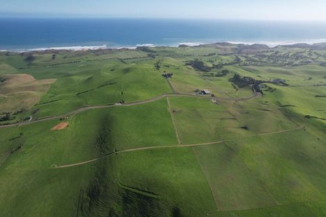 Photo of property in 177 Rehutai Road, Baylys Beach, 0377