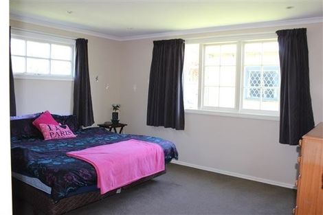 Photo of property in 73 Broadway, Picton, 7220