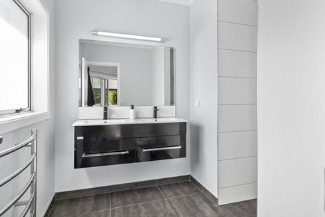 Photo of property in 15 Maple Grove, Acacia Bay, Taupo, 3385