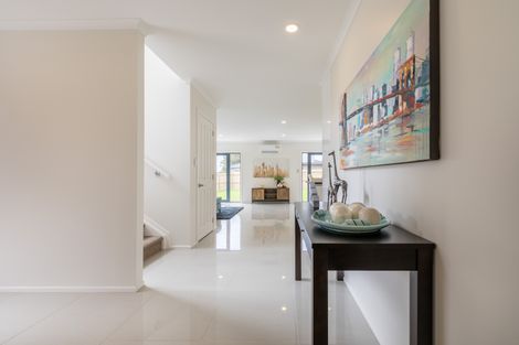 Photo of property in 9 Netherlands Avenue, Kelston, Auckland, 0602