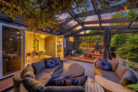 Photo of property in 239 Dowse Drive, Maungaraki, Lower Hutt, 5010