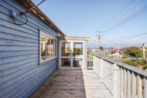 Photo of property in 51 Pratt Avenue, Foxton Beach, Foxton, 4815