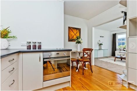 Photo of property in 2/4 Kowhai Road, Campbells Bay, Auckland, 0630