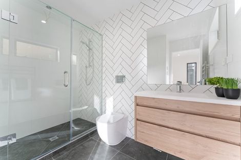 Photo of property in 6/388 Glenfield Road, Glenfield, Auckland, 0629