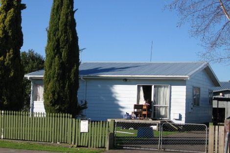 Photo of property in 23 Pukeroa Place, Papakura, 2110