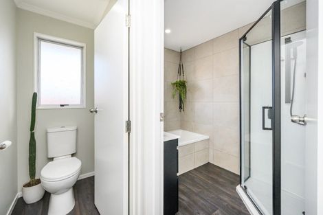 Photo of property in 35 Hillcrest Drive, Kelvin Grove, Palmerston North, 4414