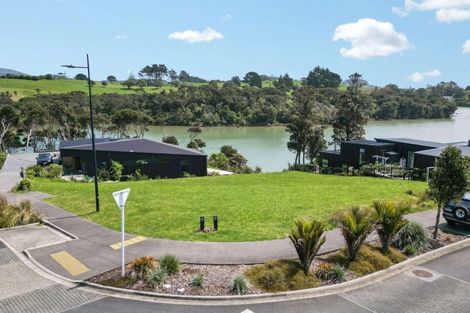 Photo of property in 2 Pekapeka Street, Raglan, 3225