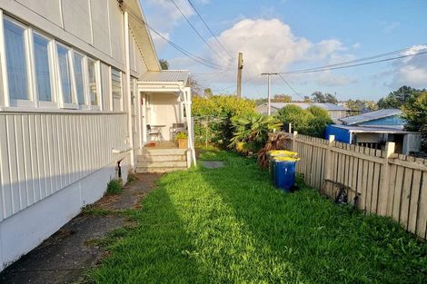 Photo of property in 24 Tiri Tiri Road, Birkdale, Auckland, 0626