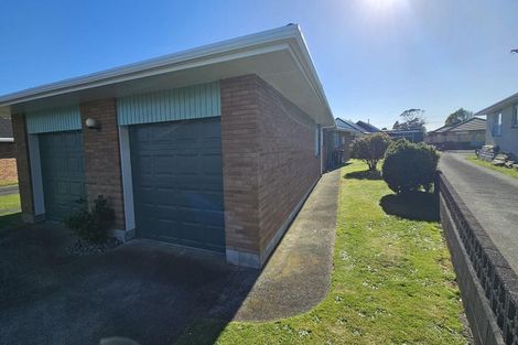 Photo of property in 14 Truby King Street, Merrilands, New Plymouth, 4312