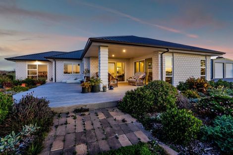 Photo of property in 60 Turangi Road, Motunui, Waitara, 4383