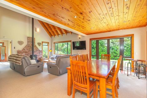 Photo of property in 34 Makahika Road, Levin, 5571