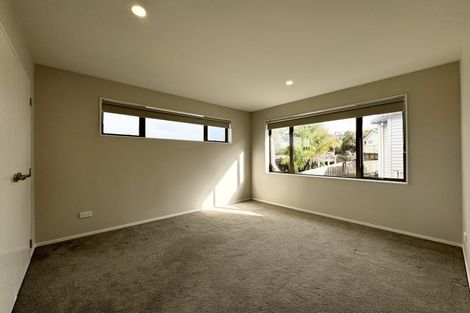 Photo of property in 6b St Catherine Crescent, West Harbour, Auckland, 0618