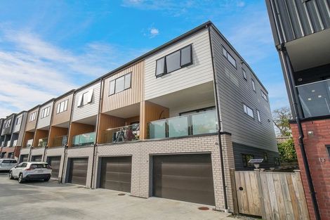 Photo of property in 12/9 Schnapper Rock Road, Greenhithe, Auckland, 0632