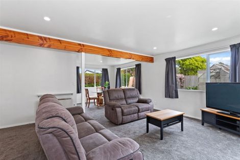 Photo of property in 2/37 Wainoni Road, Wainoni, Christchurch, 8061