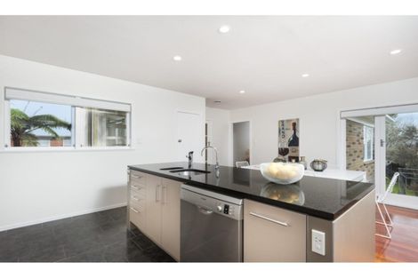 Photo of property in 39 Royal View Road, Te Atatu South, Auckland, 0610