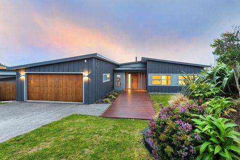 Photo of property in 89 Endeavour Drive, Whitby, Porirua, 5024