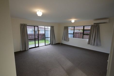 Photo of property in 2/27 Wellington Street, Papakura, 2110