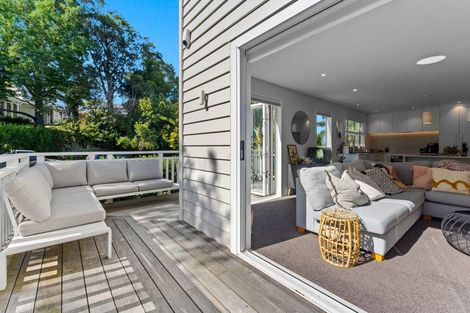 Photo of property in 32a Sandown Road, Rothesay Bay, Auckland, 0630