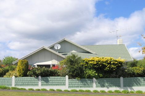 Photo of property in 27 Harvey Street, Waipahihi, Taupo, 3330