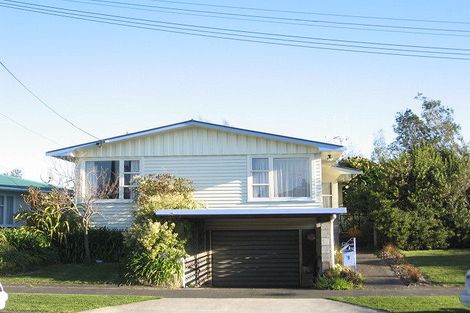 Photo of property in 3 Lowestoft Place, West End, Palmerston North, 4412