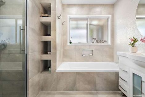 Photo of property in 2 Edmund Hillary Avenue, Papakura, 2110