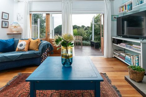 Photo of property in 108 Wellington Road, Paekakariki, 5034