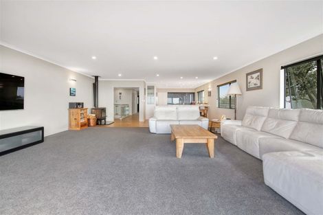 Photo of property in 108 Vipond Road, Stanmore Bay, Whangaparaoa, 0932