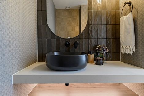 Photo of property in 337 Devonport Road, Tauranga, 3110