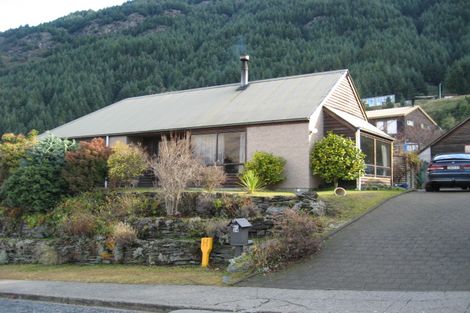Photo of property in 24 Williams Street, Sunshine Bay, Queenstown, 9300