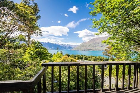 Photo of property in 44 Arawata Terrace, Sunshine Bay, Queenstown, 9300