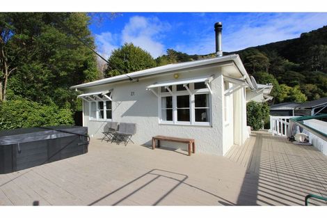 Photo of property in 21 Main Road, Havelock, 7100