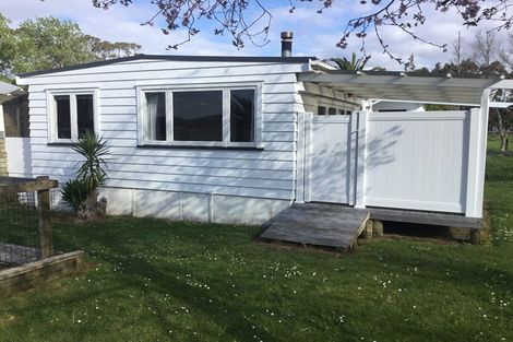 Photo of property in 60 Lathrope Road, Kumeu, 0892