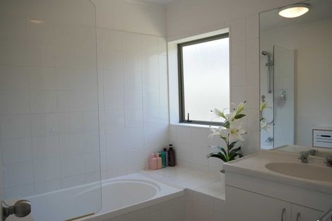 Photo of property in The Haven, 41/120 Beach Haven Road, Beach Haven, Auckland, 0626