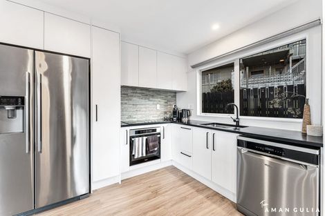 Photo of property in 22 Whangaparaoa Road, Red Beach, 0932