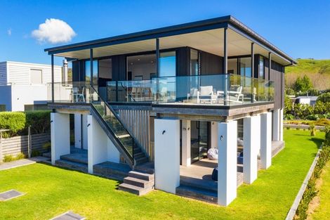 Photo of property in 27 Taumata Road, Omaha, 0986