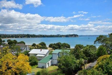 Photo of property in 20a Tindalls Bay Road, Tindalls Beach, Whangaparaoa, 0930