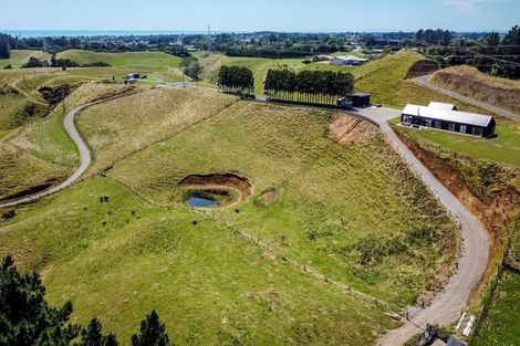Photo of property in 594 Mangorei Road, Mangorei, New Plymouth, 4371