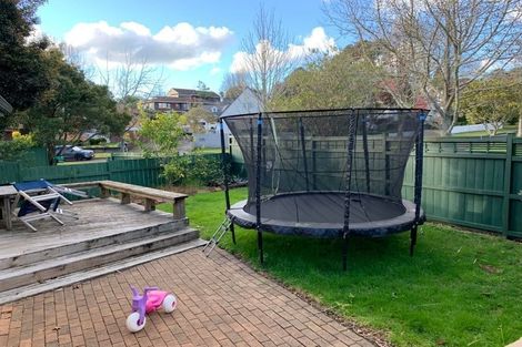 Photo of property in 6 Orinda Close, Botany Downs, Auckland, 2010