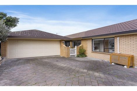 Photo of property in 3 Voltaire Court, Botany Downs, Auckland, 2010