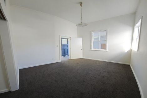 Photo of property in 16 Edinburgh Terrace, Berhampore, Wellington, 6023