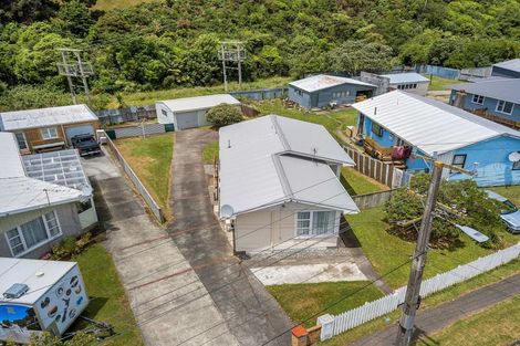 Photo of property in 98 Driver Crescent, Cannons Creek, Porirua, 5024