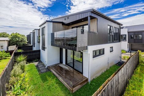 Photo of property in 10 Kaaramuramu Lane, Mangere Bridge, Auckland, 2022