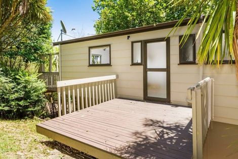 Photo of property in 1/42 Woodlands Crescent, Browns Bay, Auckland, 0630
