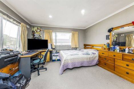 Photo of property in 1 Seresin Crescent, Flat Bush, Auckland, 2016