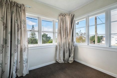 Photo of property in 518 Glenfield Road, Bayview, Auckland, 0629