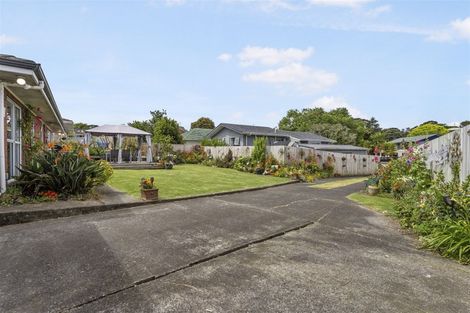 Photo of property in 7 Woodman Place, West Harbour, Auckland, 0618