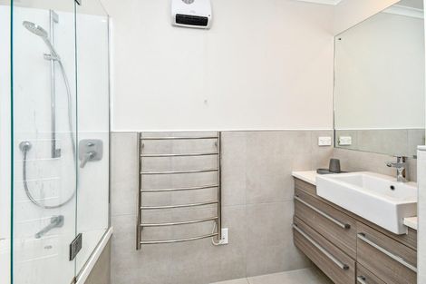 Photo of property in 2 Kamana Road, Flat Bush, Auckland, 2019